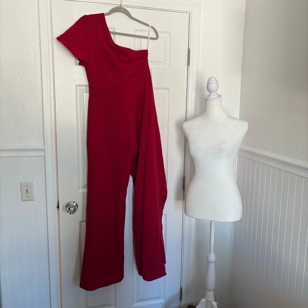 NWT Red One-Shoulder Jumpsuit with Extra Fabric Overlay on Legs size 6 - Picture 2 of 12